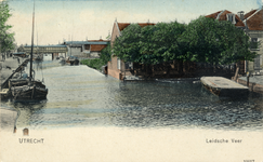 4334 Gezicht op de Leidsche Rijn te Utrecht met links de Leidseweg en rechts op de voorgrond het Leidseveer.